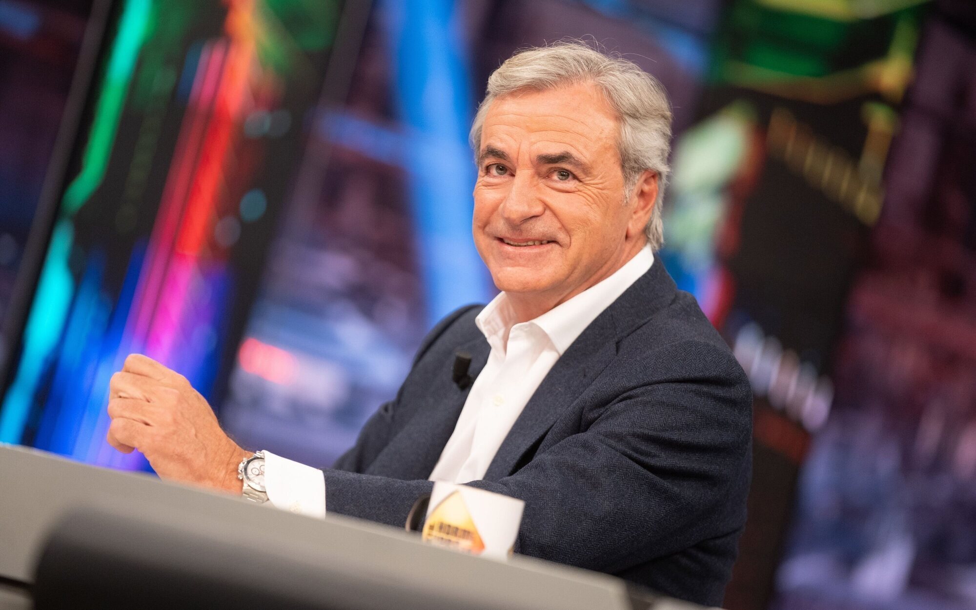 Pablo Motos insiste a Carlos Sainz para que desvele su truco para no orinar durante el Dakar