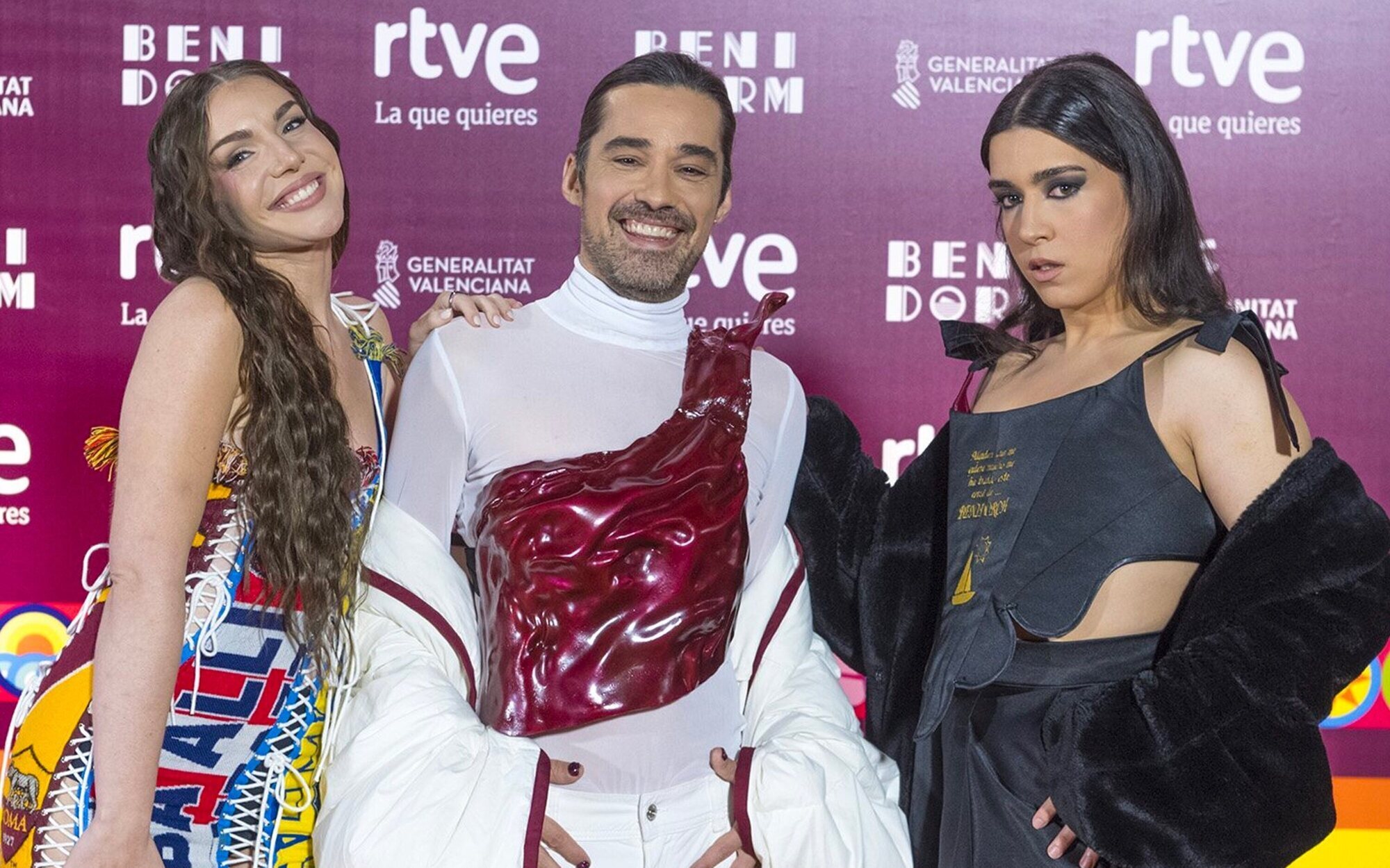 Aluvión de críticas a Rayo McQueer por justificar su fichaje en RTVE desacreditando la formación universitaria