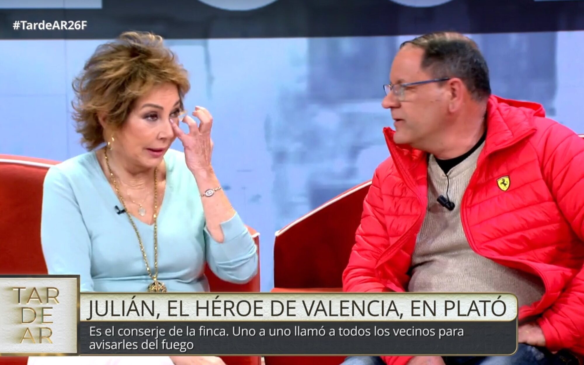 Ana Rosa Quintana no puede aguantar las lágrimas al hablar con el conserje del edificio incendiado en Valencia