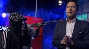 Varios encapuchados armados asaltan las instalaciones del canal ecuatoriano TC Televisión en pleno directo