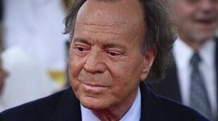Julio Iglesias, retenido en el aeropuerto de Punta Cana por el sorprendente contenido de sus maletas