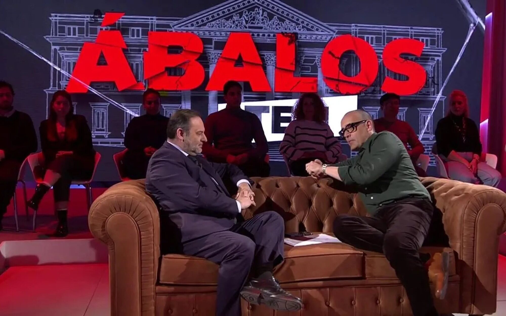 Risto Mejide improvisa un 'Chester' con Ábalos en 'Todo es mentira' por el "caso Koldo" 