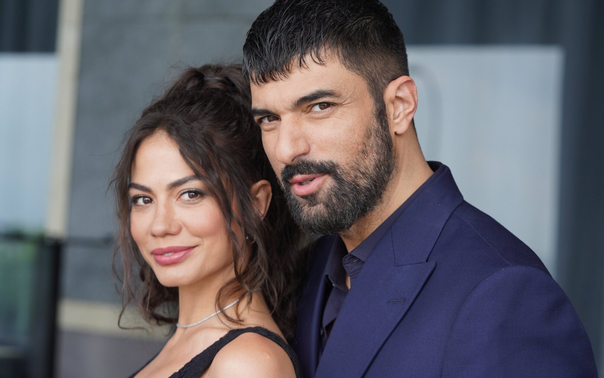 Divinity recupera a Demet Ozdemir ('Erkenci Kus') y Engin Akyurek ('Fatmagül') por su 13º aniversario
