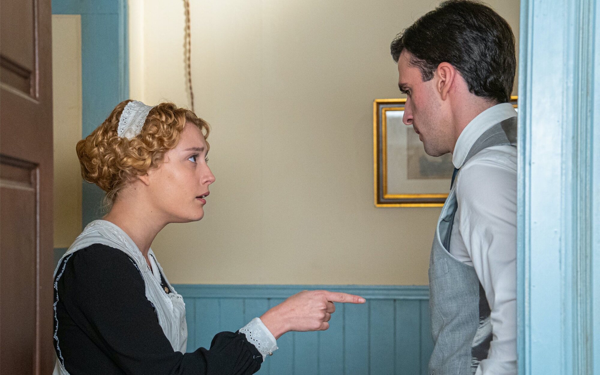 'La promesa' lanzará una seria advertencia a Jana y Manuel y trazará un plan para que Virtudes no se marche