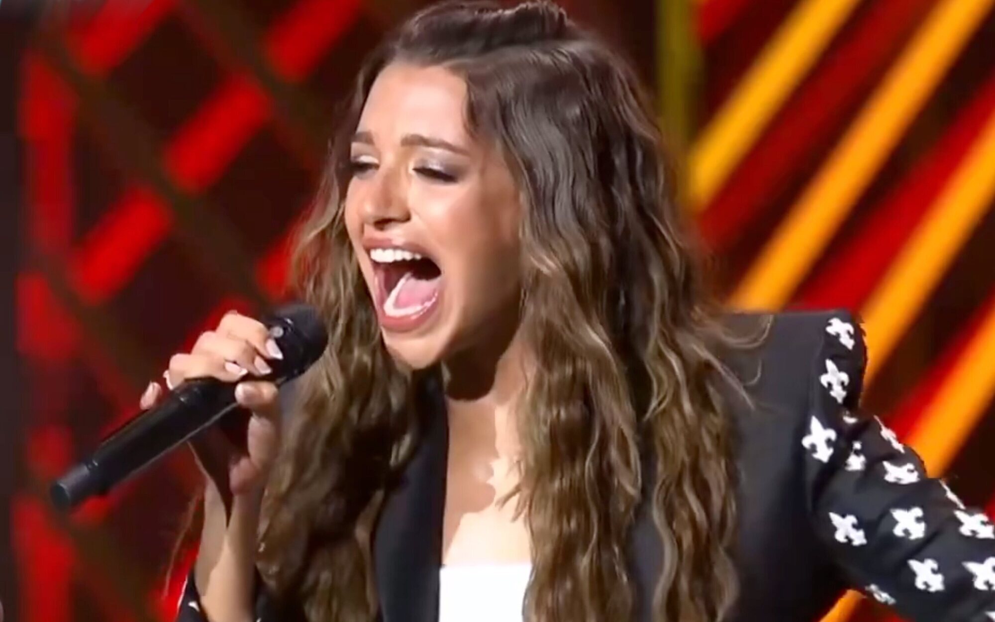 El guiño de Ana Guerra a 'Operación Triunfo' al cantar 'La Bikina' en los Premios Platino 2024