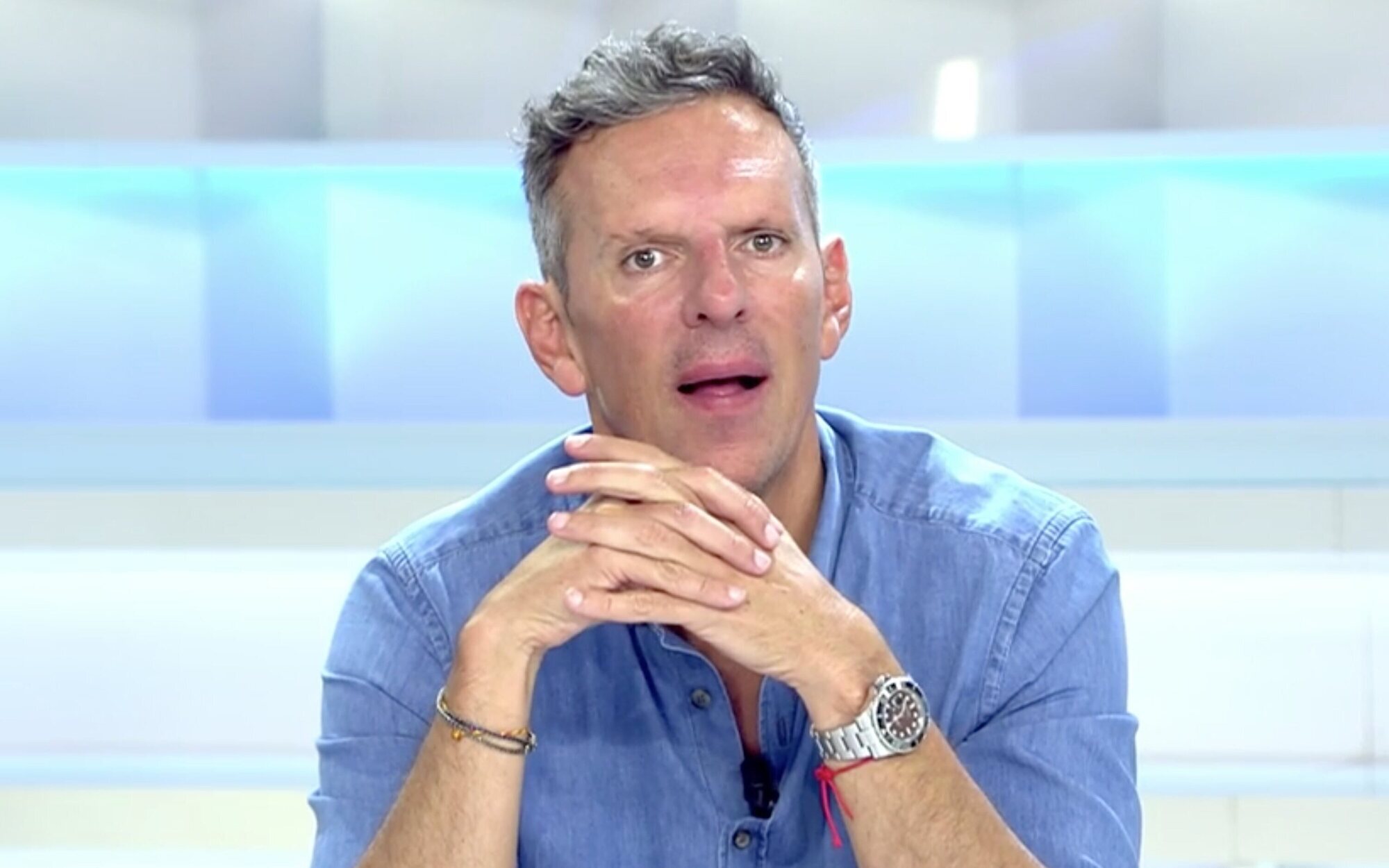 Joaquín Prat se despide de una de sus reporteras de 'Vamos a ver', que ficha por 'TardeAR'