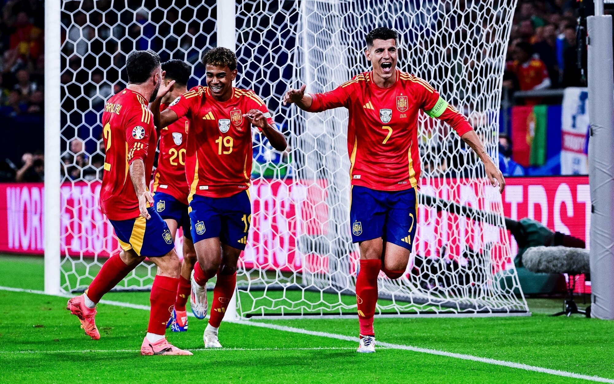 La 1 (12,7%) lidera con gol en penaltis y arrebata su título tras 31 meses a una resistente Antena 3 (12,4%) 