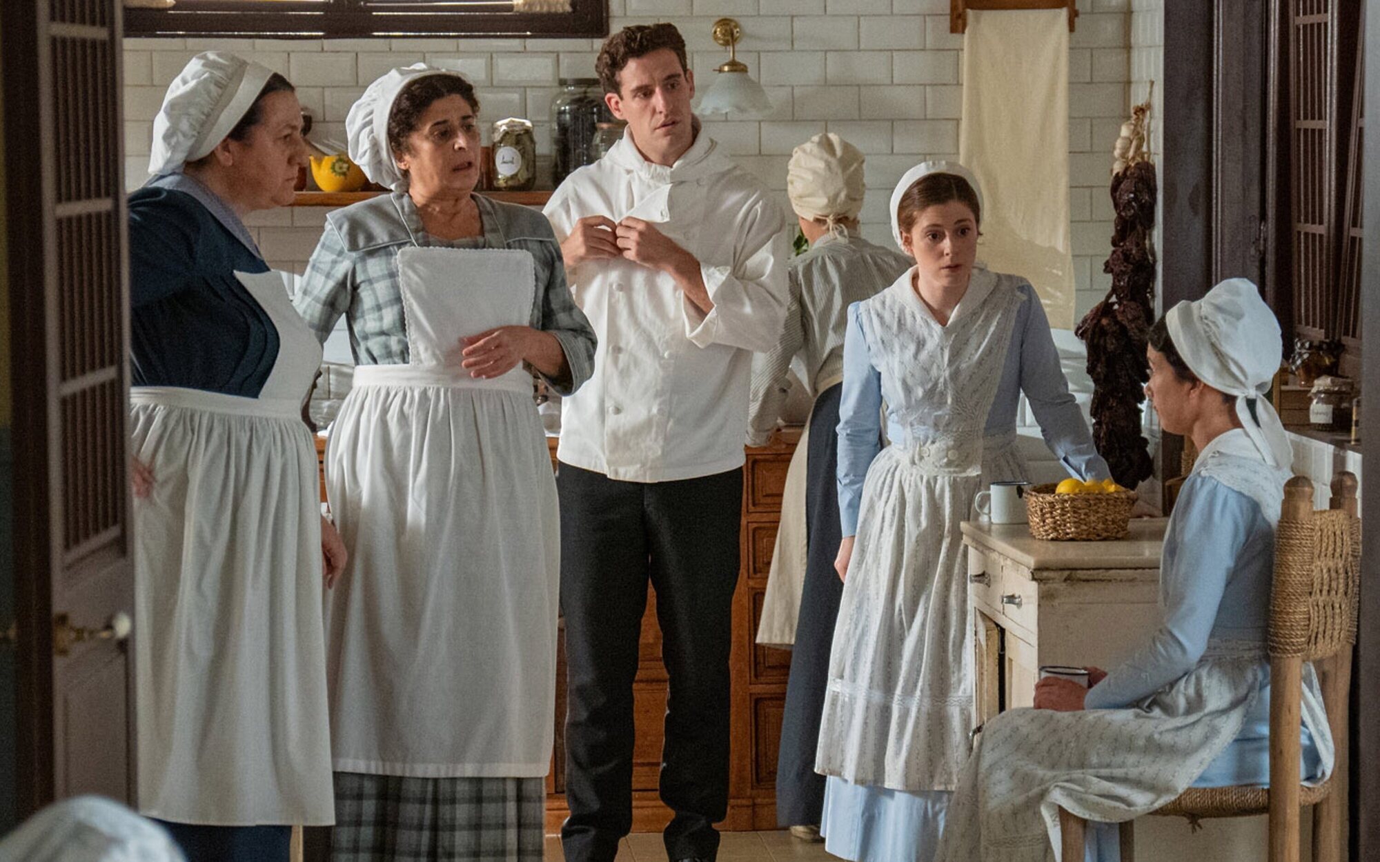 'La promesa' saltará por los aires con el descubrimiento de Alonso y seguirá investigando los pasadizos