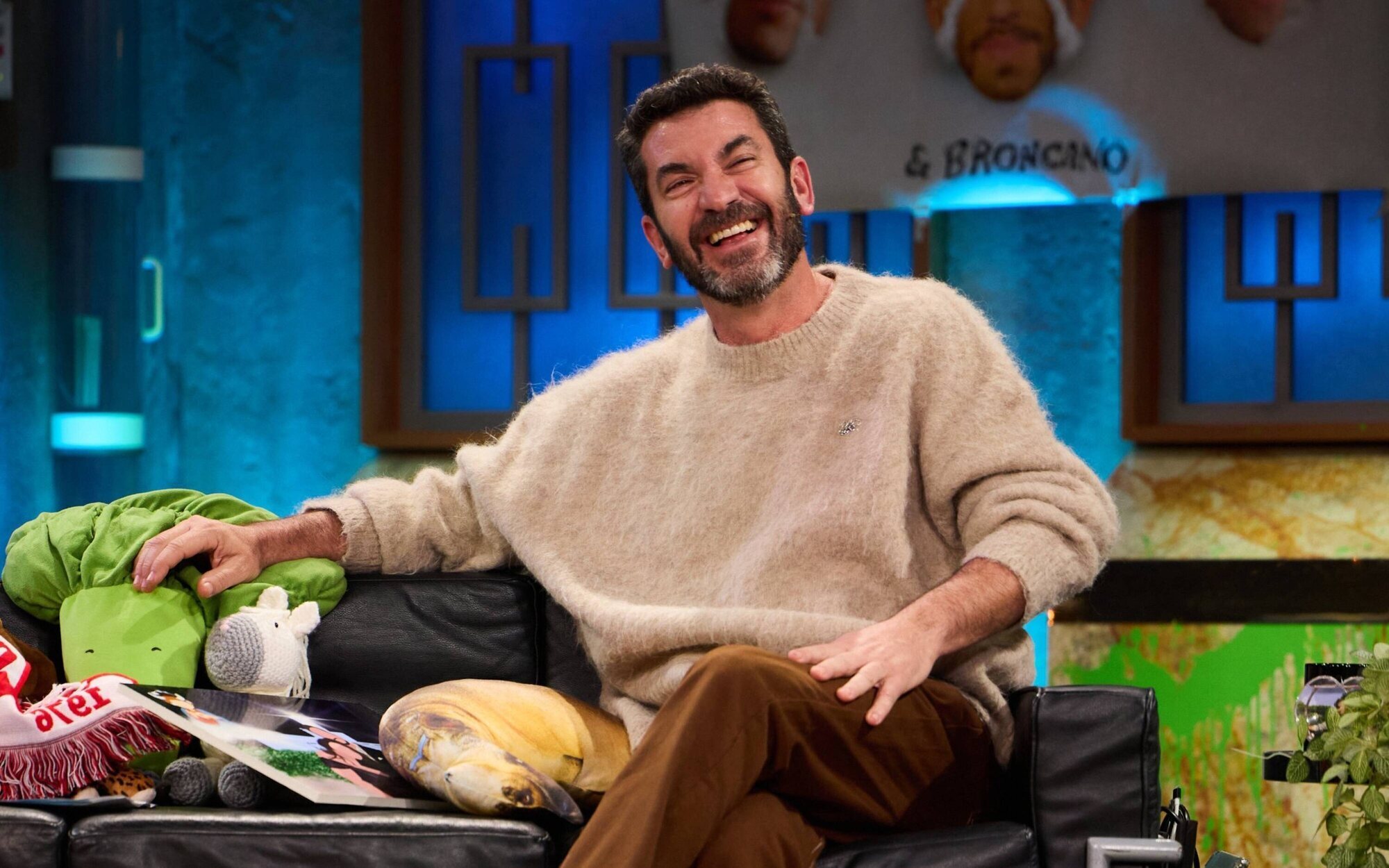 La pulla de Arturo Valls a las bajas audiencias de Telecinco tras "colarse" en 'La revuelta'