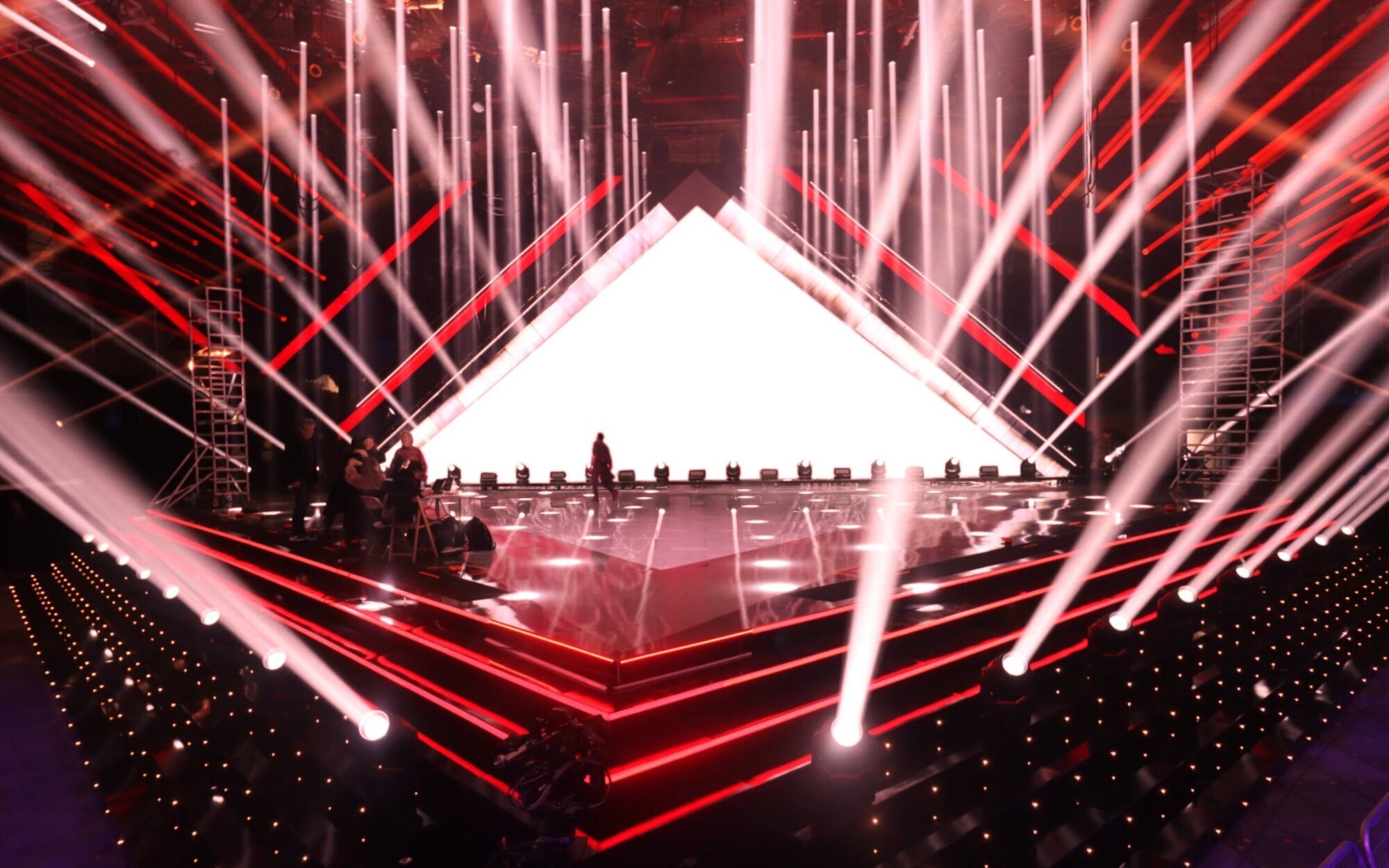 Despedido un trabajador del Benidorm Fest 2025 por filtrar el ensayo de Melody y varios elementos escénicos