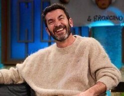 La pulla de Arturo Valls a las bajas audiencias de Telecinco tras "colarse" en 'La revuelta'