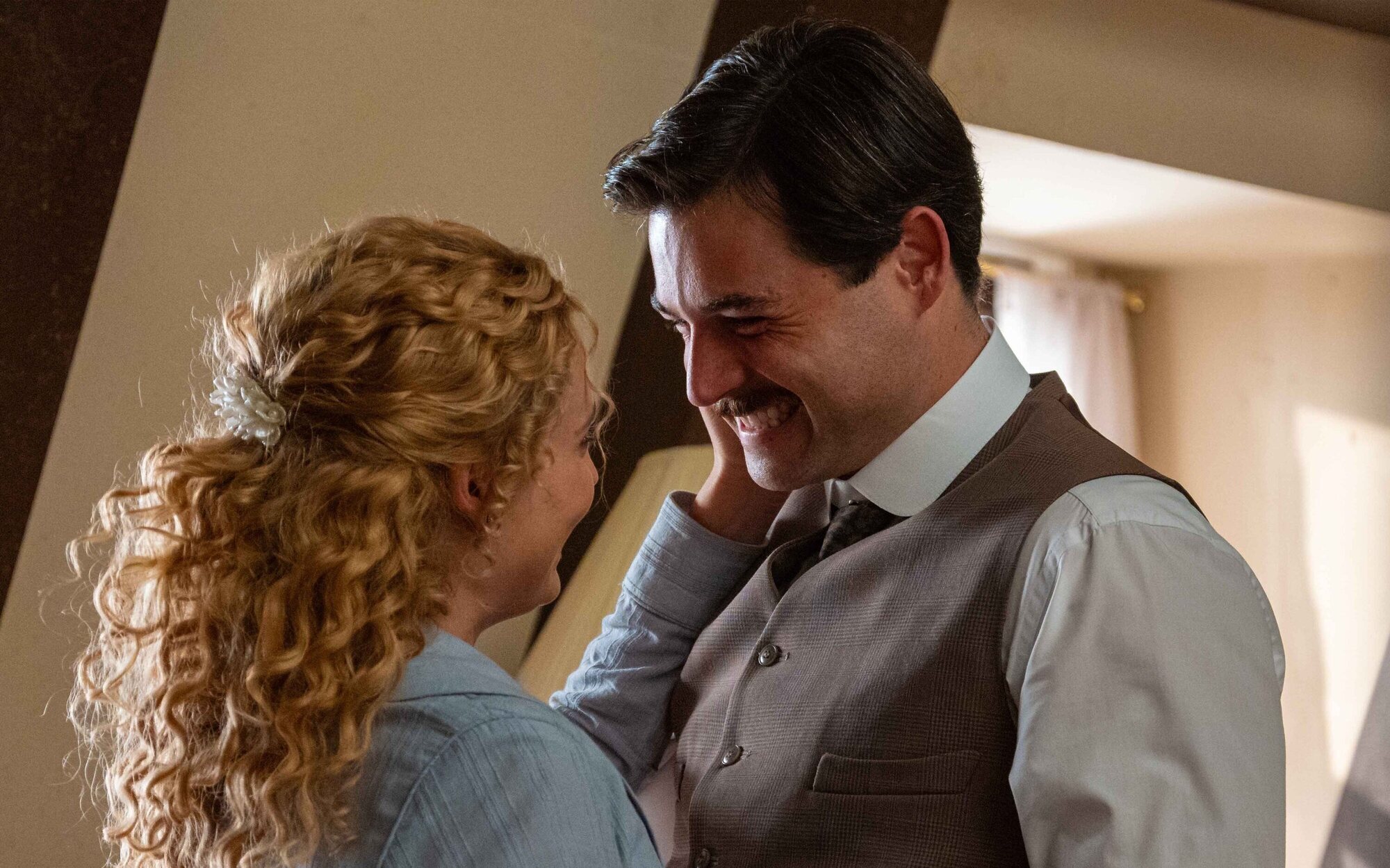 'La promesa' planteará un despido masivo y acercará a Ana y Ricardo