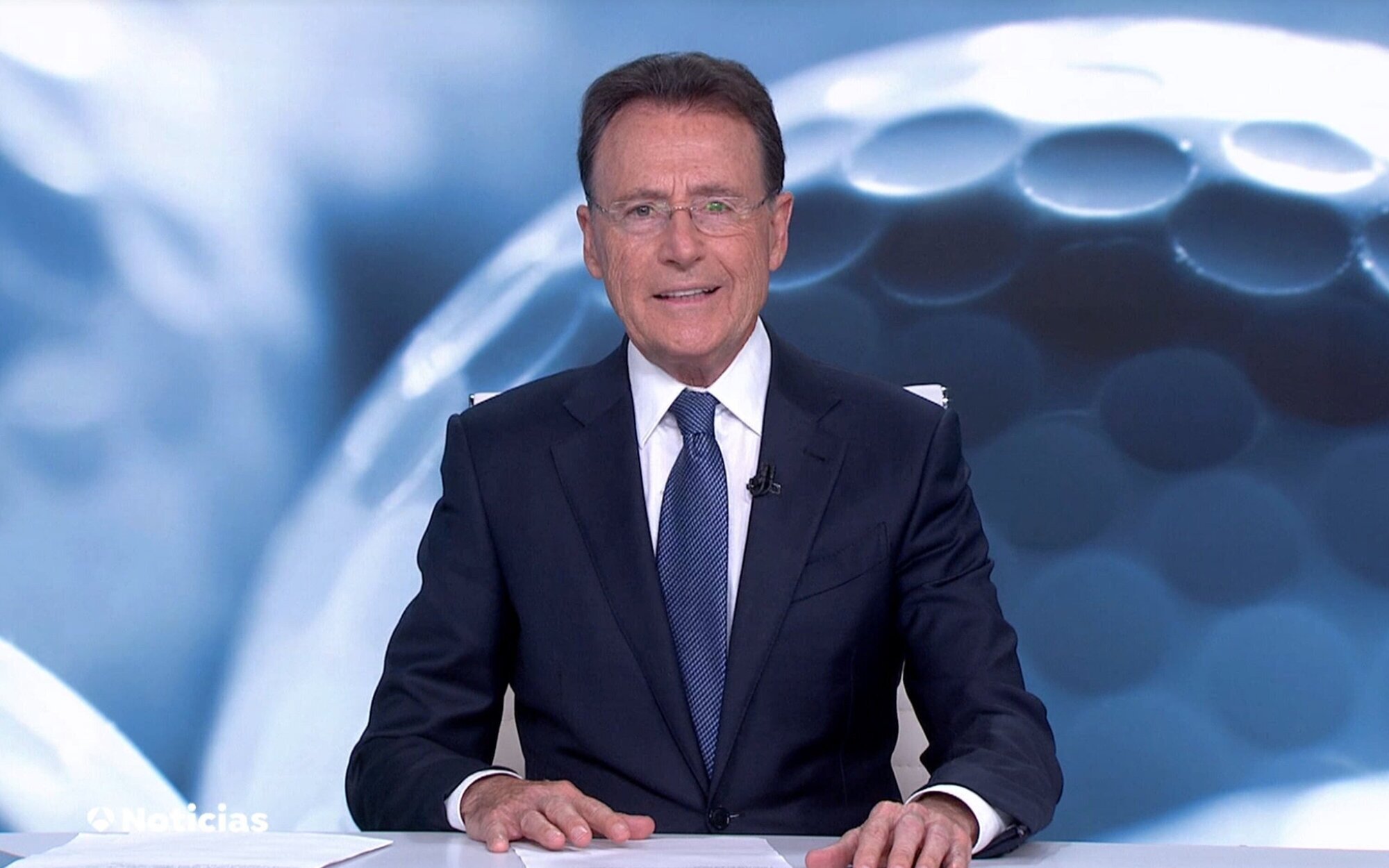 'Antena 3 noticias' (18,5%) lidera abril, pero baja junto a 'Telediario' (11%), e 'Informativos T5' (10%) sube