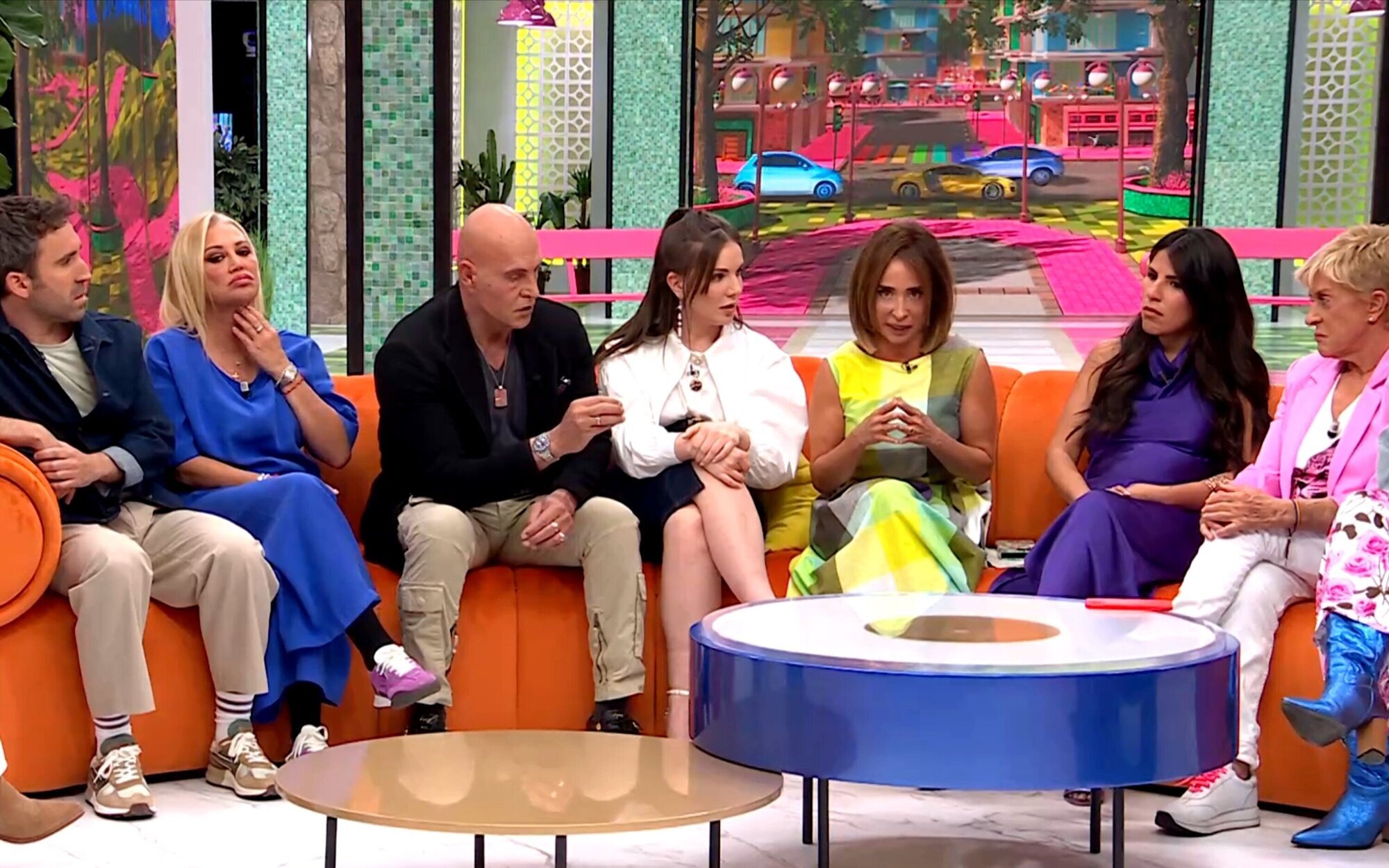 'La familia de la tele' (9,5%) baja con la inauguración del plató, siendo la tercera opción con su contenedor