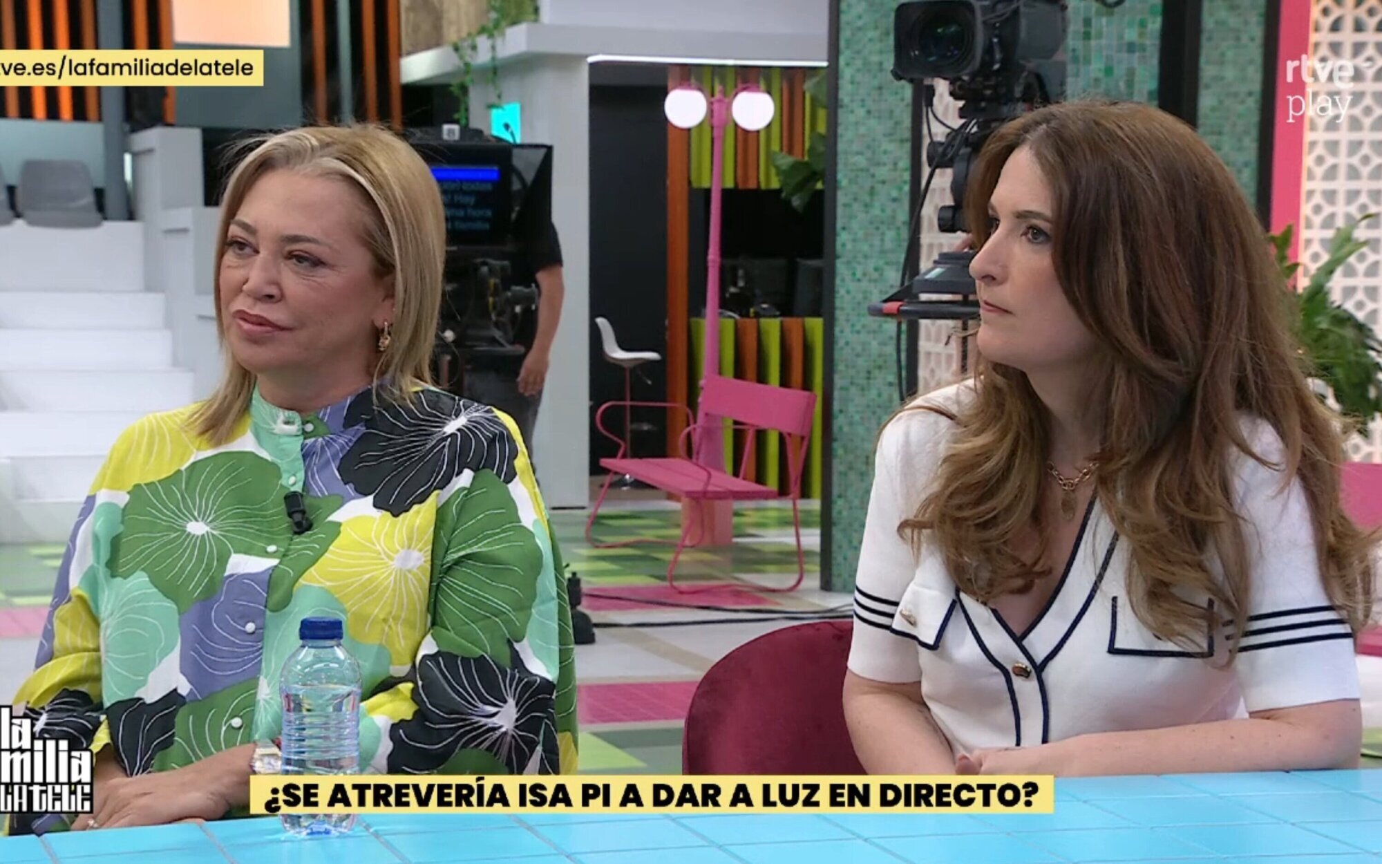 'La familia de la tele' sigue a vueltas con su horario: Adelanta su emisión con un tramo en RTVE Play