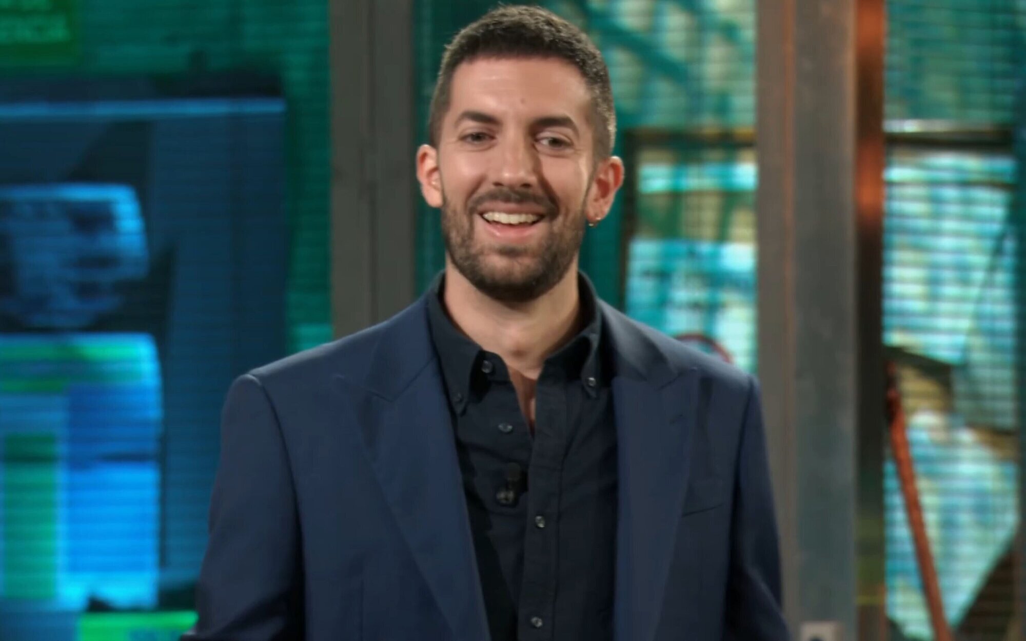 Broncano, sorprendido por una espectadora dormida en 'La revuelta': "Tremenda siesta se ha pegado la tía"