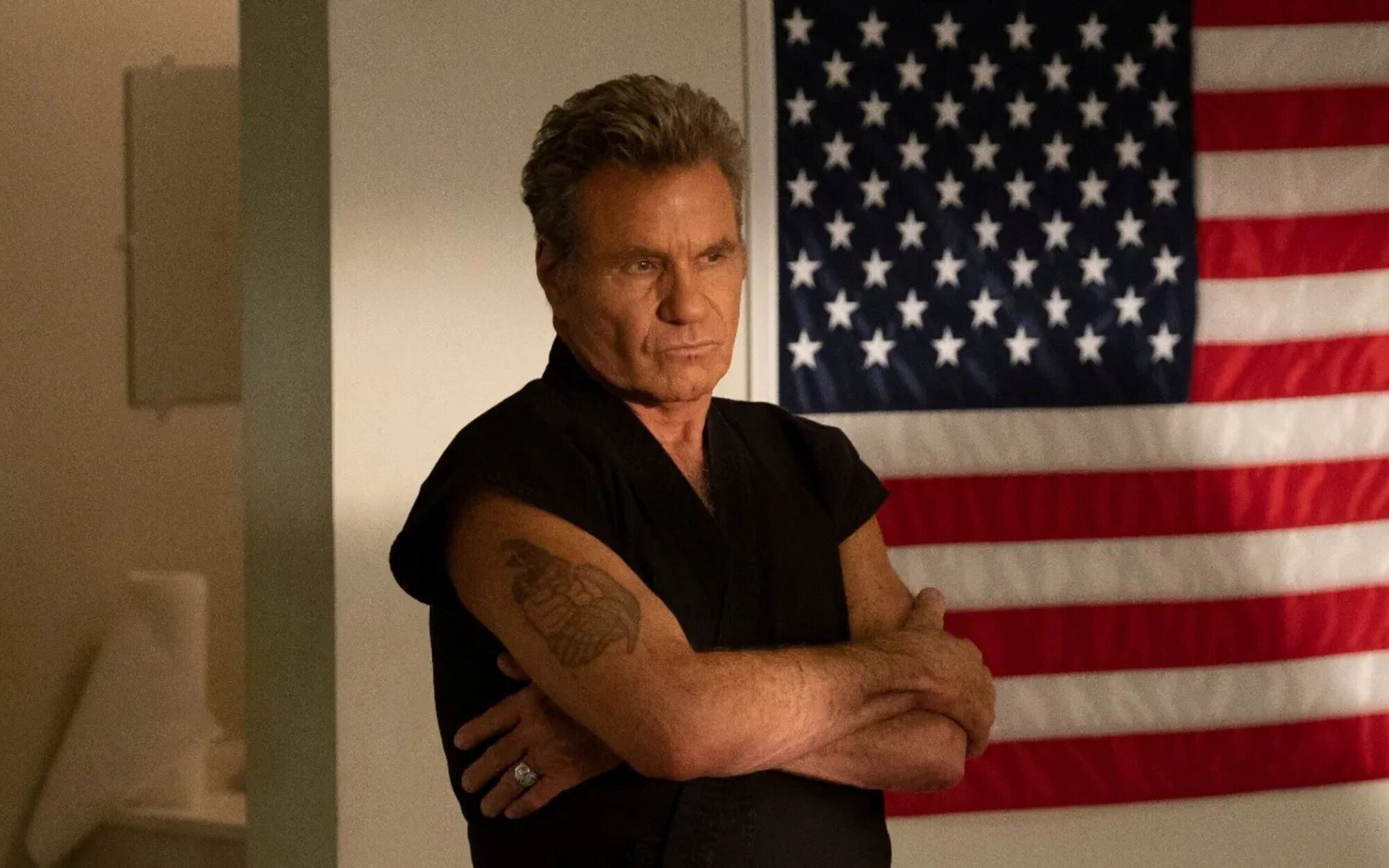 Martin Kove se disculpa por morder a una compañera de 'Cobra Kai': "Me pasé"