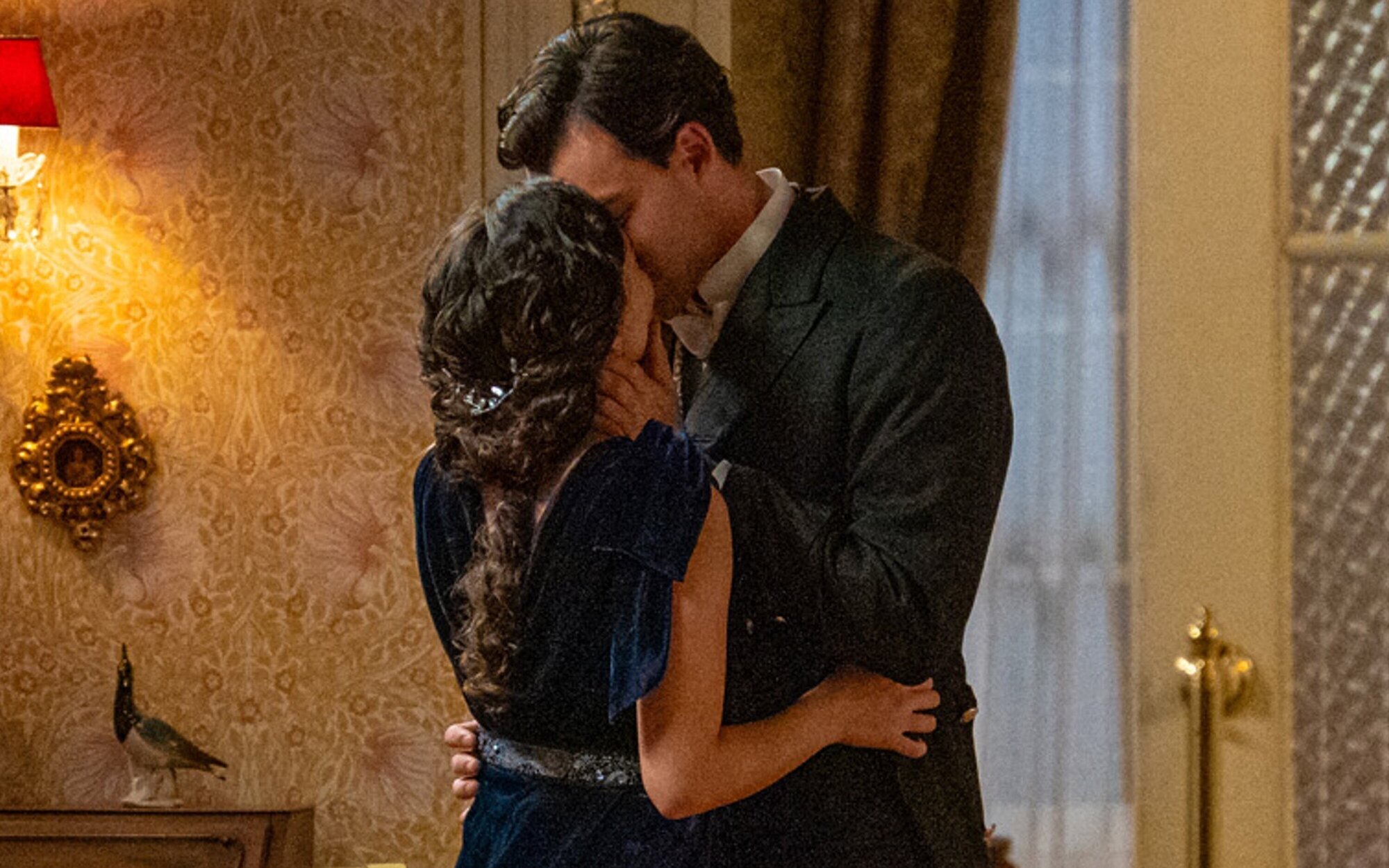 'La promesa' vivirá un inesperado beso y pillará a Curro y Ángela mostrando su amor