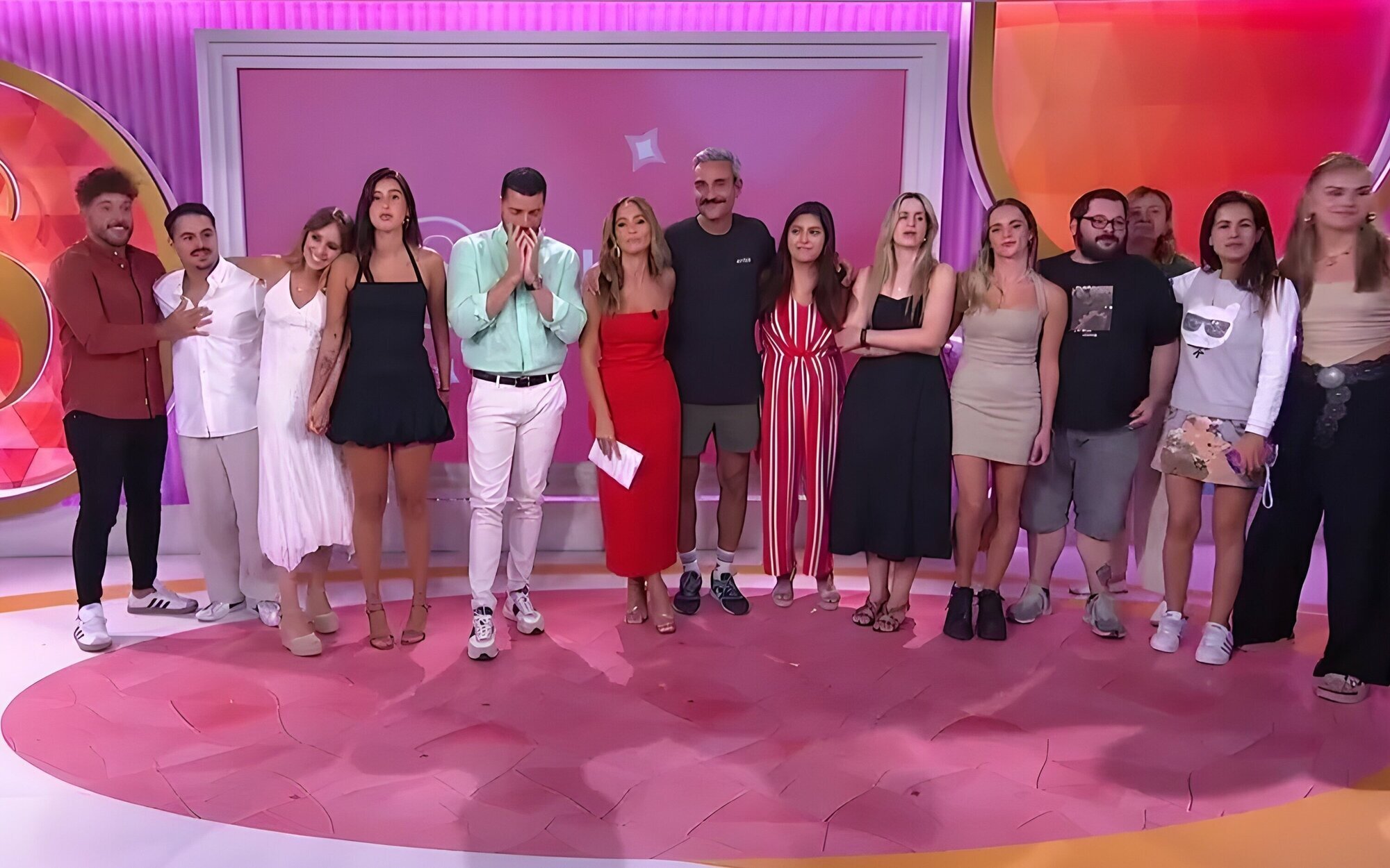 Adiós 'Socialité': se despide entre lágrimas con recuerdos a María Patiño y Núria Marín
