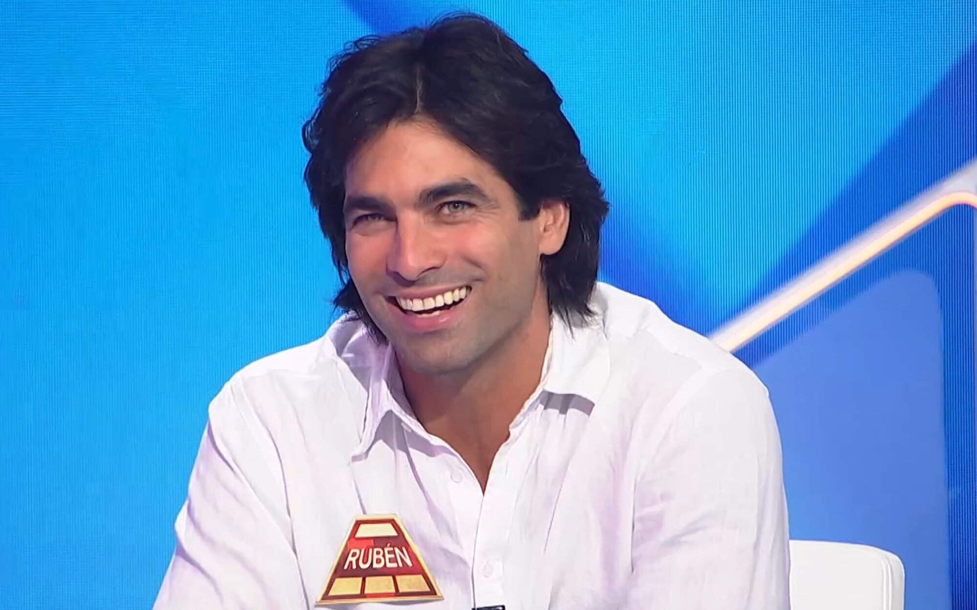 Rubén Cortada mete la pata en 'La pirámide' y no reconoce la canción de 'Los Serrano' delante de Víctor Elías