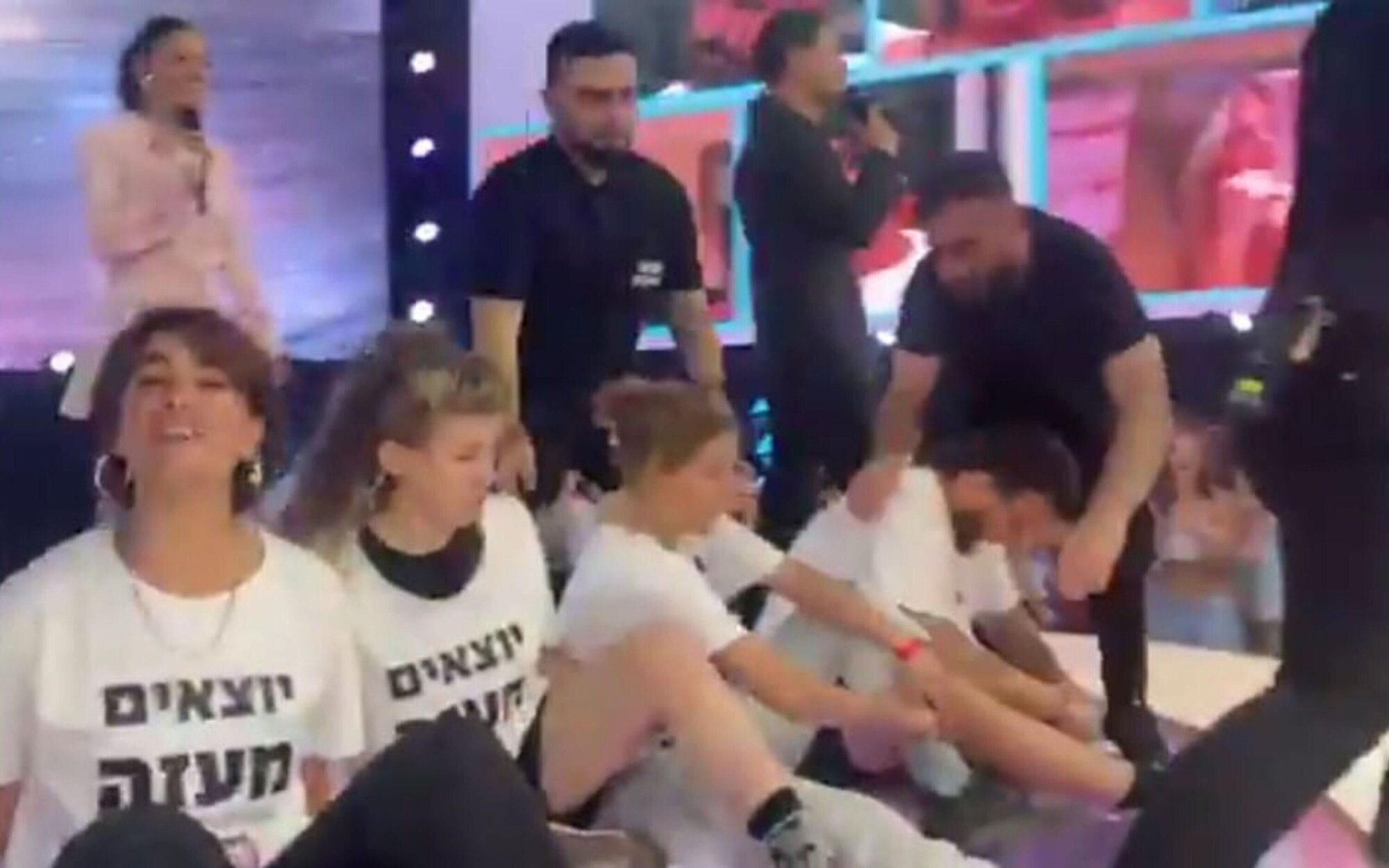 Un grupo de activistas irrumpe en 'Gran Hermano' de Israel y exige en directo el fin de la guerra en Gaza