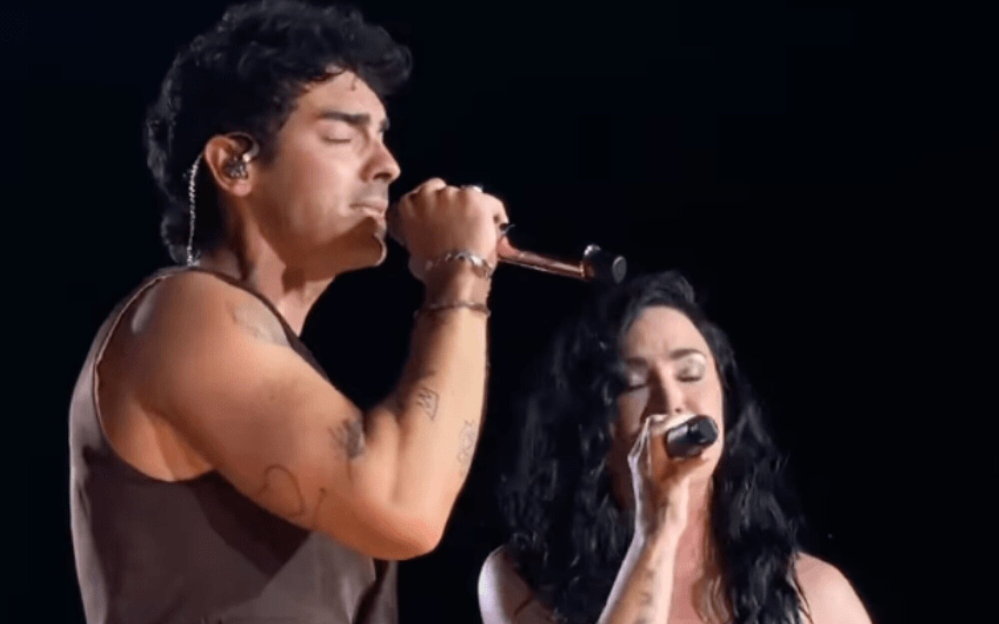 Joe Jonas y Demi Lovato reviven 'Camp Rock' en un reencuentro sorpresa