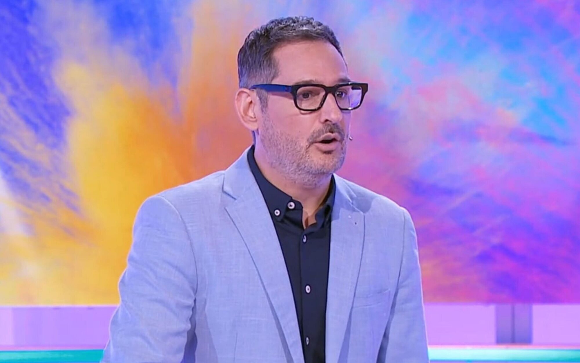 'El Chiringuito' de Pedrerol se cuela en Telecinco por un divertido fallo de 'Agárrate al sillón'