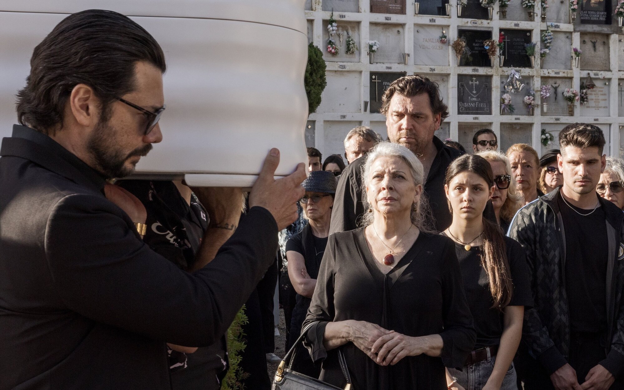 Crítica de 'Dos tumbas': El thriller que rompe con los esquemas ya establecidos por el edadismo