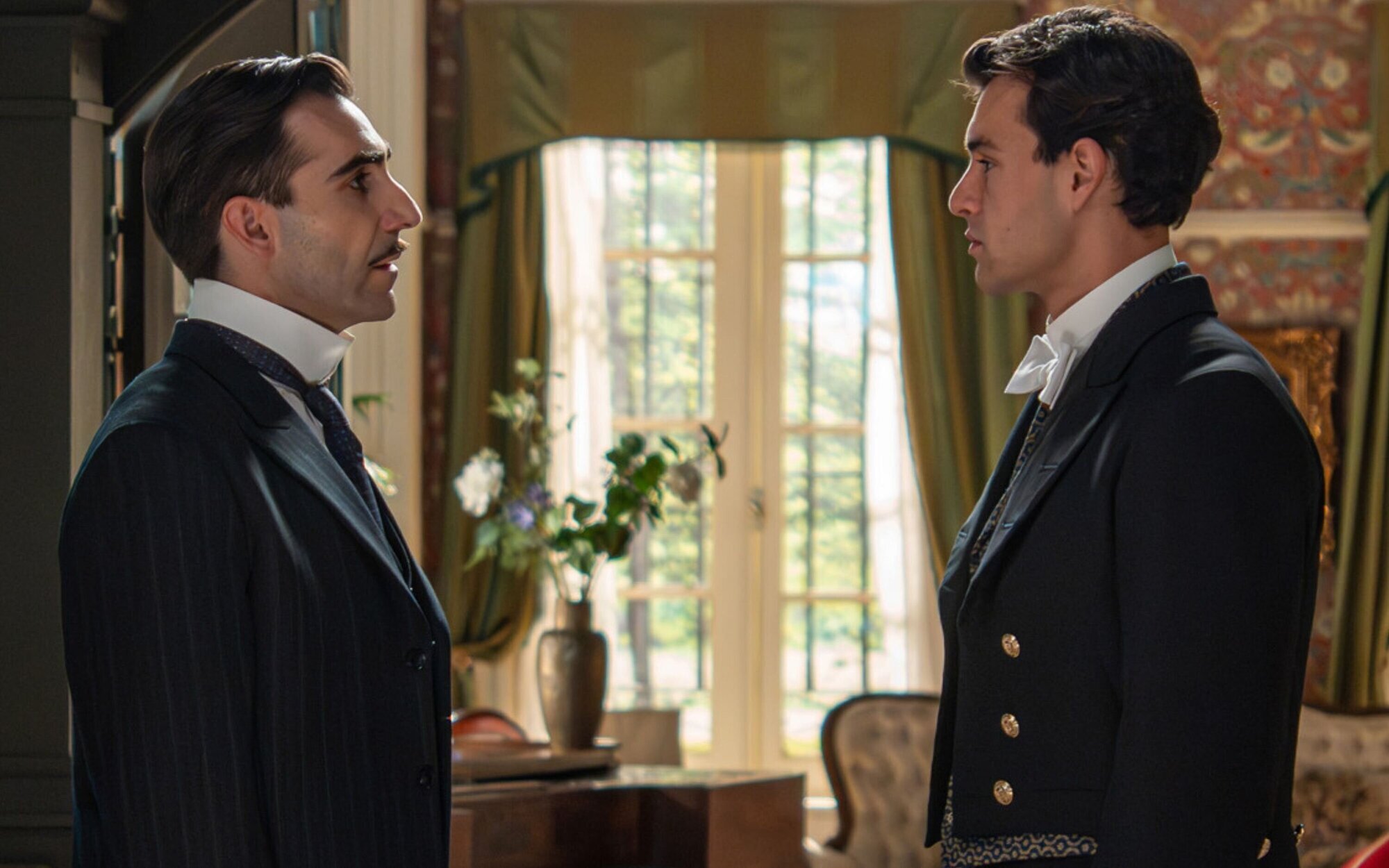 'La promesa' continúa con el duro enfrentamiento entre Lorenzo y Curro, mientras crece la tensión en palacio