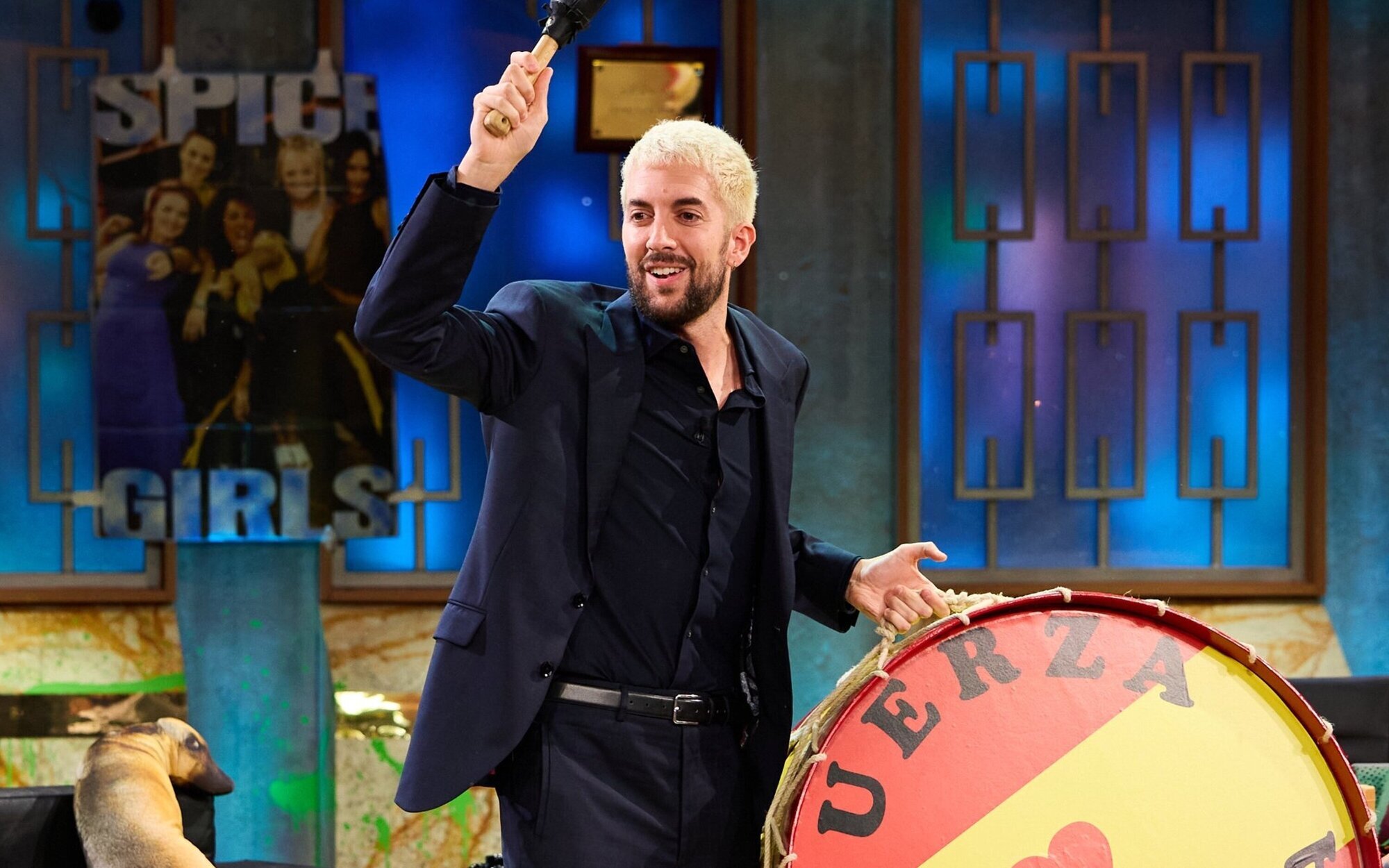 'La revuelta' arrancó con homenaje a los bomberos, sin hablar con el público y anunciando invitados