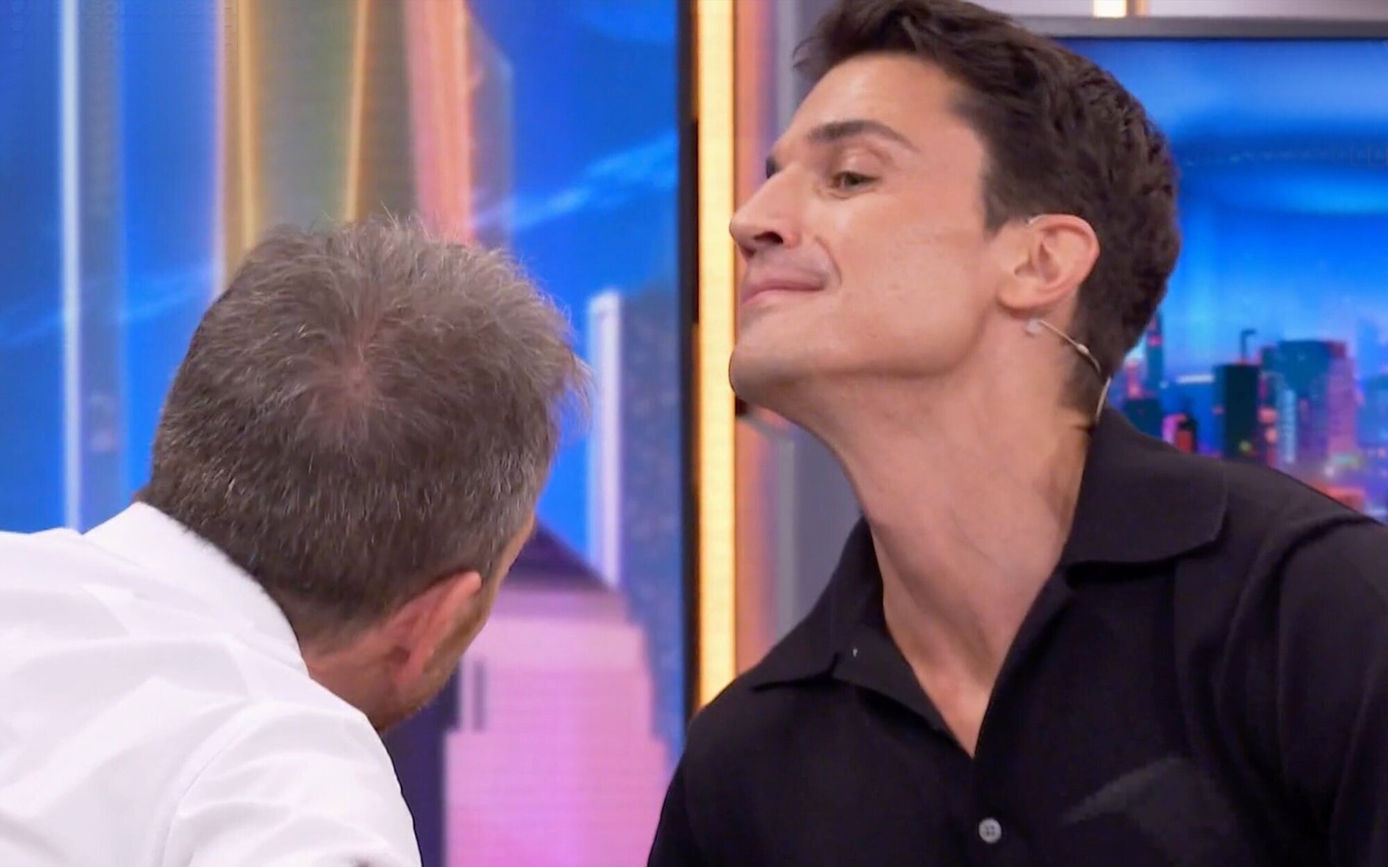 El apunte de Pablo Motos al ver la operación de nariz de Álex González: "Te queda mejor que al de Andy y Lucas"