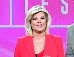 Terelu Campos se estrena al frente de 'Fiesta' junto a Àlex Blanquer y César Muñoz con un homenaje a María Teresa Campos 