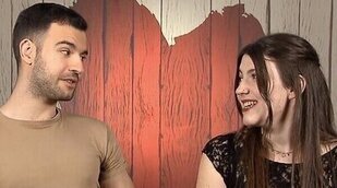 Las dos Españas: el rechazo a una cita en 'First Dates' por una patriótica pulsera desata un enfrentamiento en redes