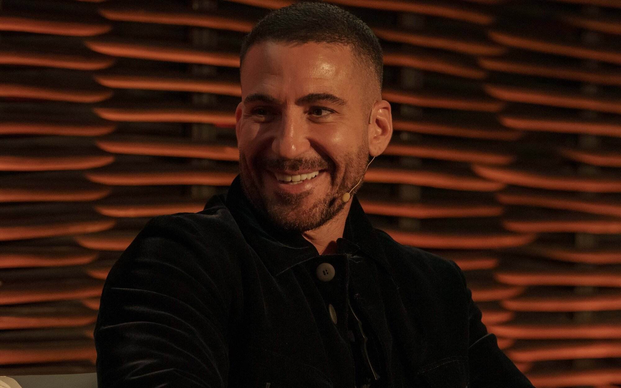 Miguel Ángel Silvestre: "El ritmo de 'Carlota' le está empujando el culo a la época constantemente"