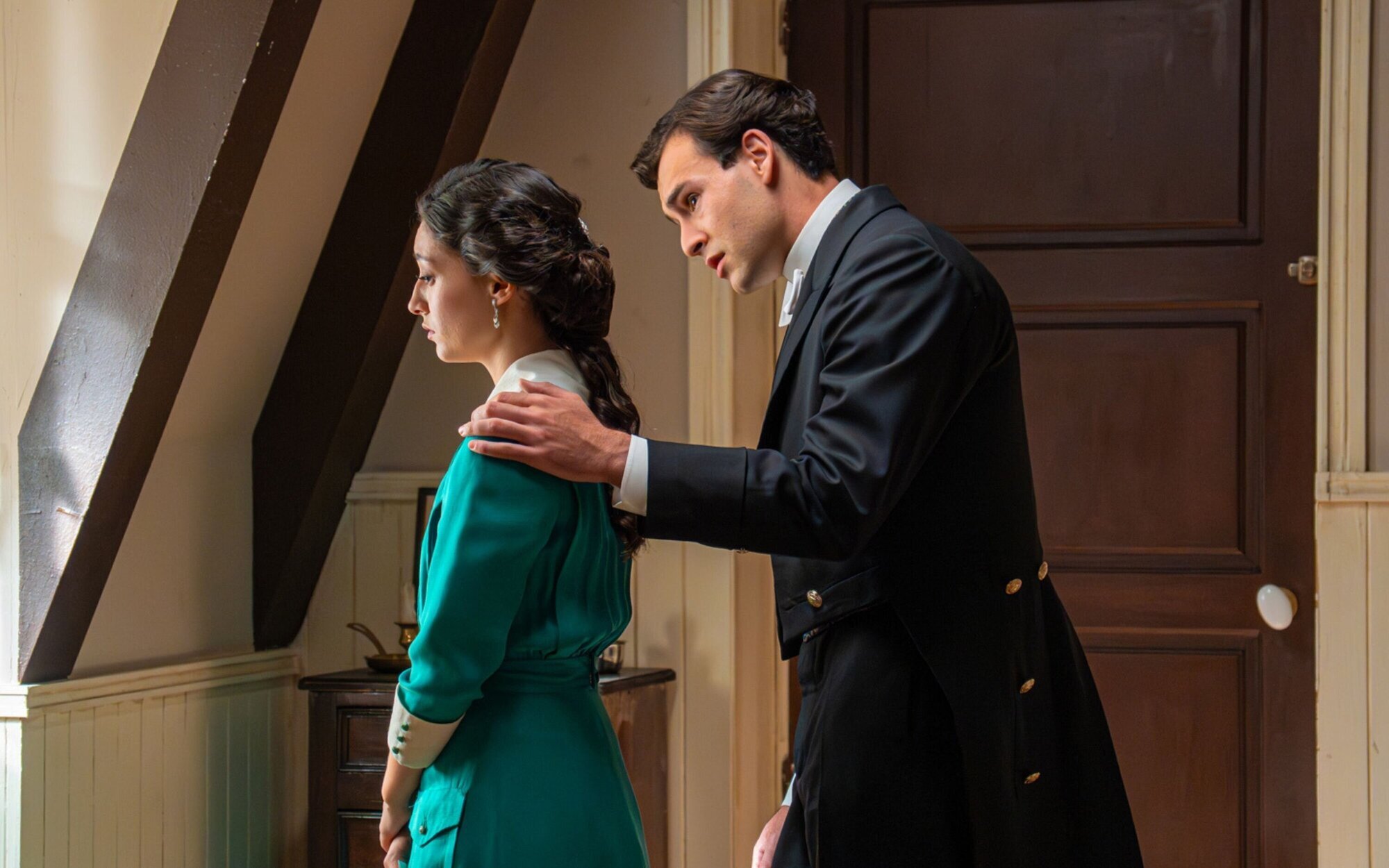 'La promesa' frustrará una huida, pillará a Curro en un robo y Jacobo verá la conexión de Martina y Adriano