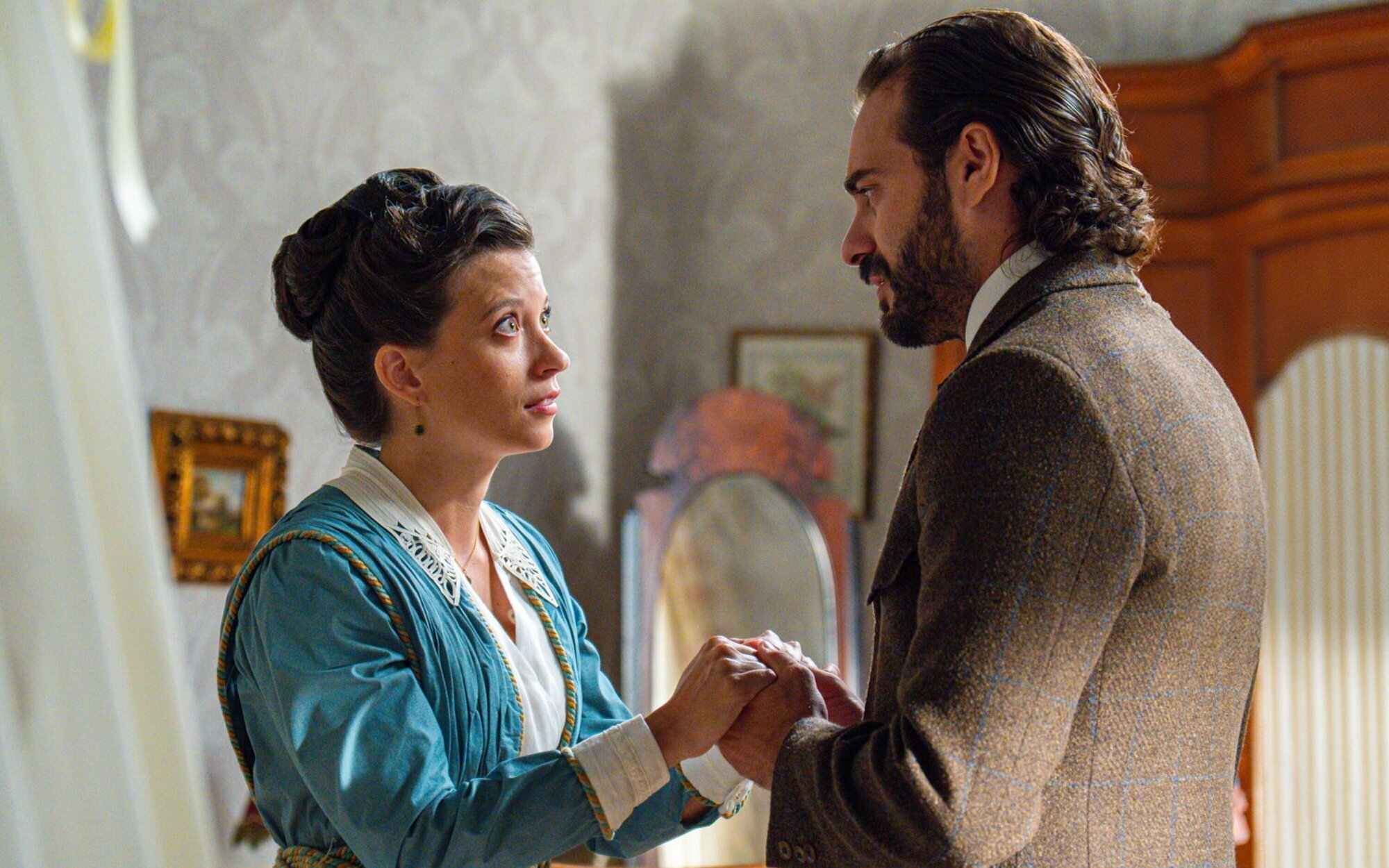 'La promesa' descolocará a Adriano con una nueva carta de Catalina y Leocadia pedirá ayuda a Curro con Ángela