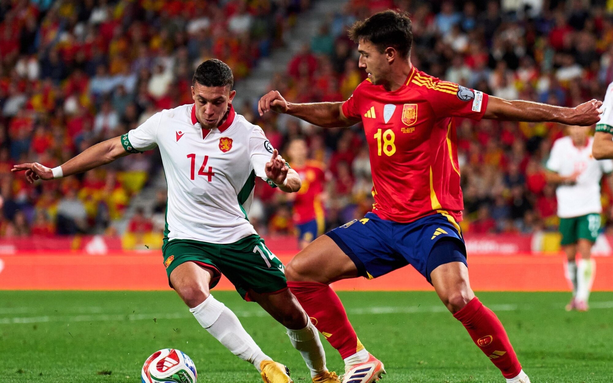 El España-Bulgaria (30,1%) arrasa y ayuda a 'La revuelta' (14,6%) ante la bajada de 'Supervivientes' (16,1%)