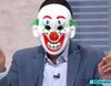 Antonio Naranjo se pone una máscara de payaso en Telemadrid para "desmontar el circo de Pedro Sánchez"