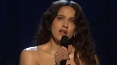 Así fue la visita de Rosalía en el show de Jimmy Fallon con la brillante actuación en directo de 'La Perla'