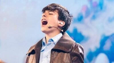 Así ha sido el primer ensayo de Gonzalo Pinillos en Eurovisión Junior 2025: un piano y una librería circular