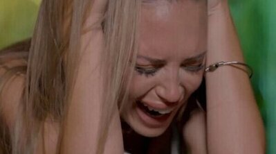 Almudena lanza al fuego la tablet de 'Las tentaciones' al ver la infidelidad de Darío