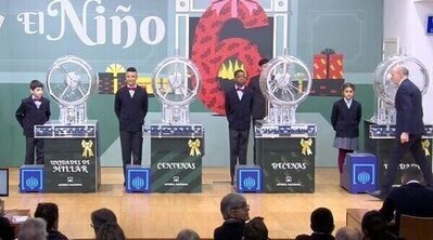 El Sorteo del Niño (36,3%) arrasa y 'Jurassic World' (10,3%) no puede con 'Las tentaciones' (10,1% y 12,5%)