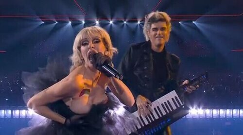 El Benidorm Fest rinde homenaje a su historia con un espectacular número grupal que no reniega de Eurovisión