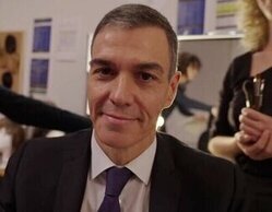 Pedro Sánchez apareció por sorpresa en la gala de los 20 años de 'Polònia', el programa de TV3