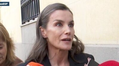 La reina Letizia Ortiz, en la despedida de Fernando Ónega: "Vengo a dar un abrazo a mi amiga"