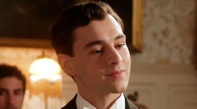 'La promesa' humillará a Lorenzo en la timba y Carlo pillará a María y Samuel