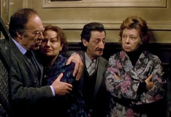 Escena de "La Comunidad" de Álex de la Iglesia