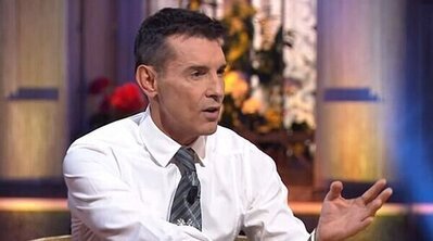 Jesús Vázquez visitó 'Al cielo con ella' y aplaudió los avances sociales: "No se vivía mejor antes"