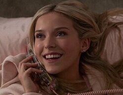 Prime Video pone fecha a 'Elle', la precuela de 'Una rubia muy legal', y muestra las primeras imágenes