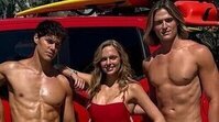 Stephen Amell muestra el primer teaser de 'Baywatch', la nueva generación de 'Los vigilantes de la playa'